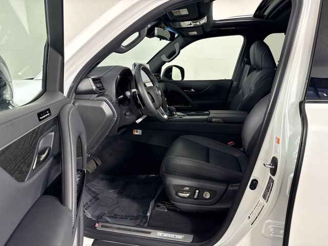 Certified 2025 Lexus LX 700h Overtrail AWD/4WD image 4