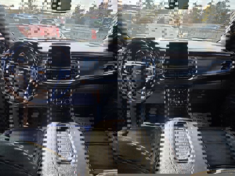 Used 2021 Chevrolet Suburban Premier image 12