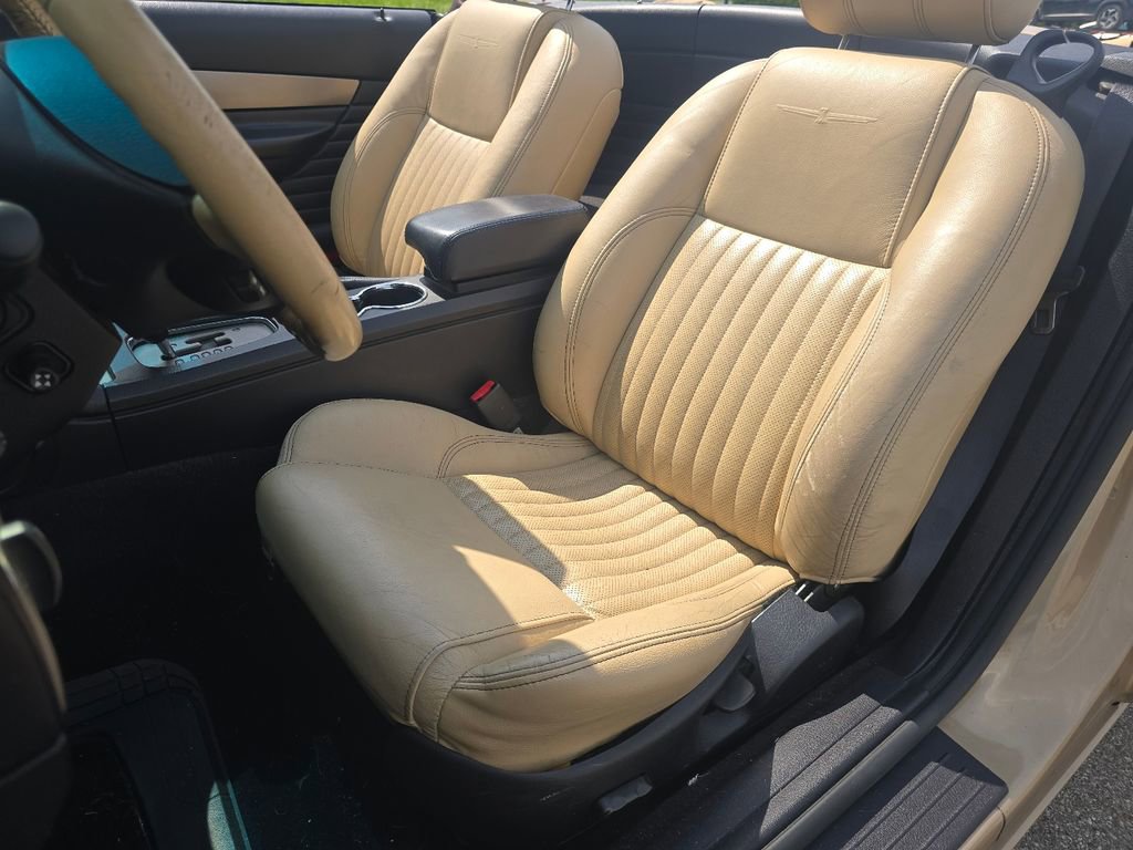 Used 2005 Ford Thunderbird RWD image 17
