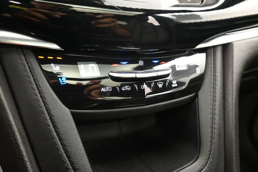 Used 2024 Cadillac XT6 Sport w/ Technology Package AWD/4WD image 18