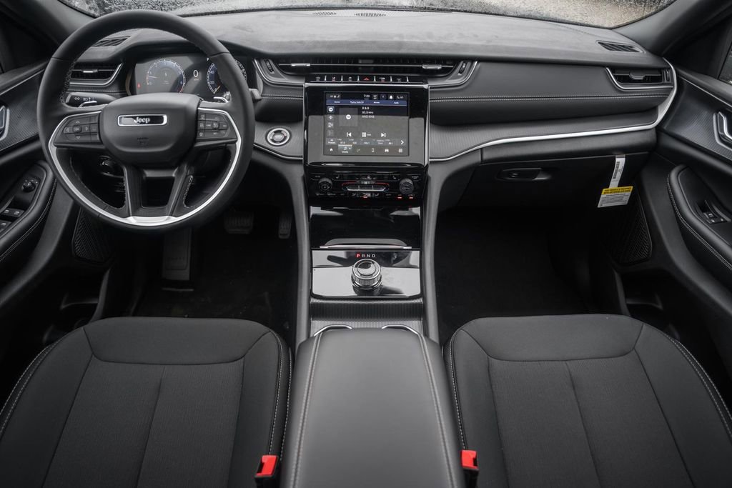 New 2025 Jeep Grand Cherokee Laredo X w/ Luxury Tech Group I image 19