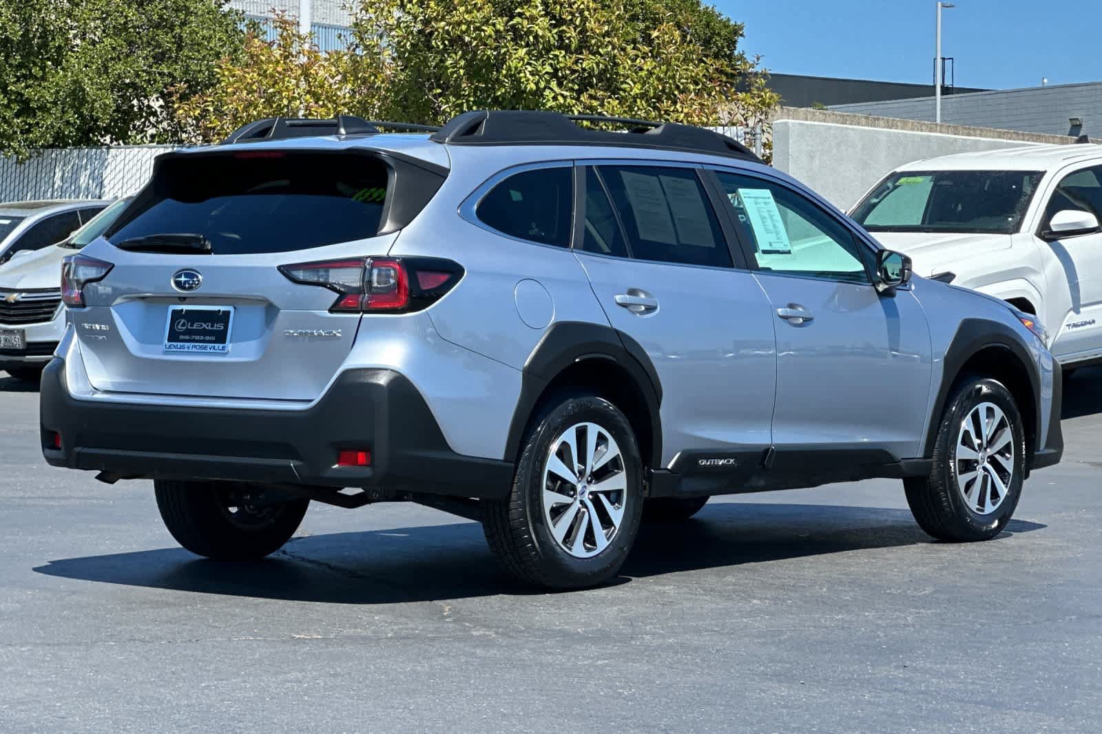 Used 2024 Subaru Outback Premium AWD/4WD image 2