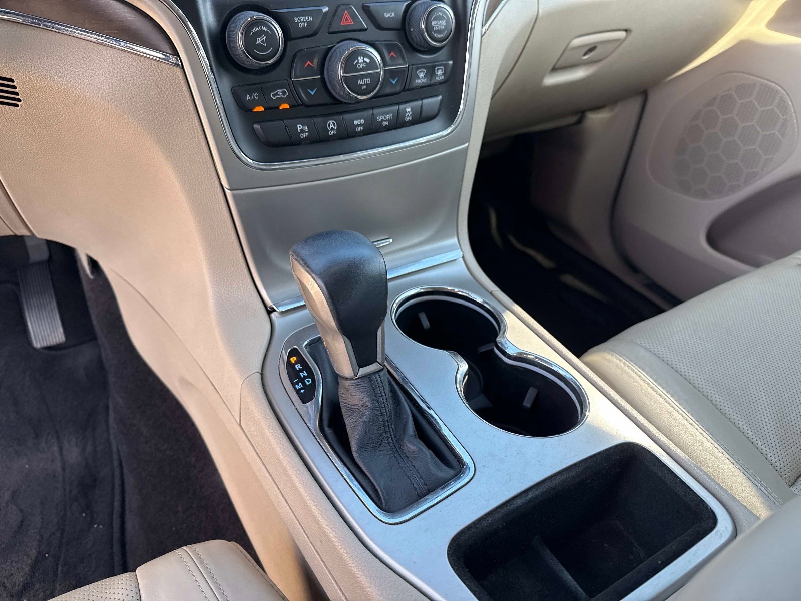 Used 2017 Jeep Grand Cherokee Limited w/ Luxury Group II RWD image 28