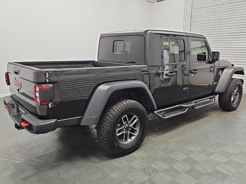 Used 2025 Jeep Gladiator Mojave w/ Convenience Group AWD/4WD image 9