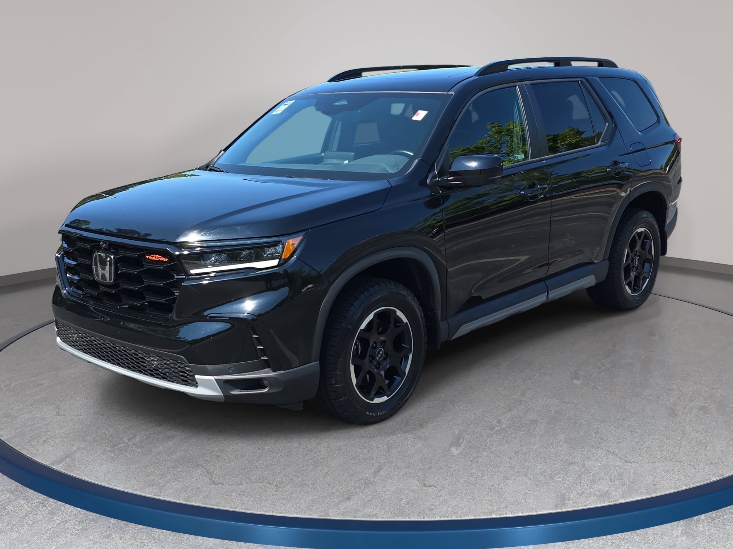 Certified 2025 Honda Pilot TrailSport image 1