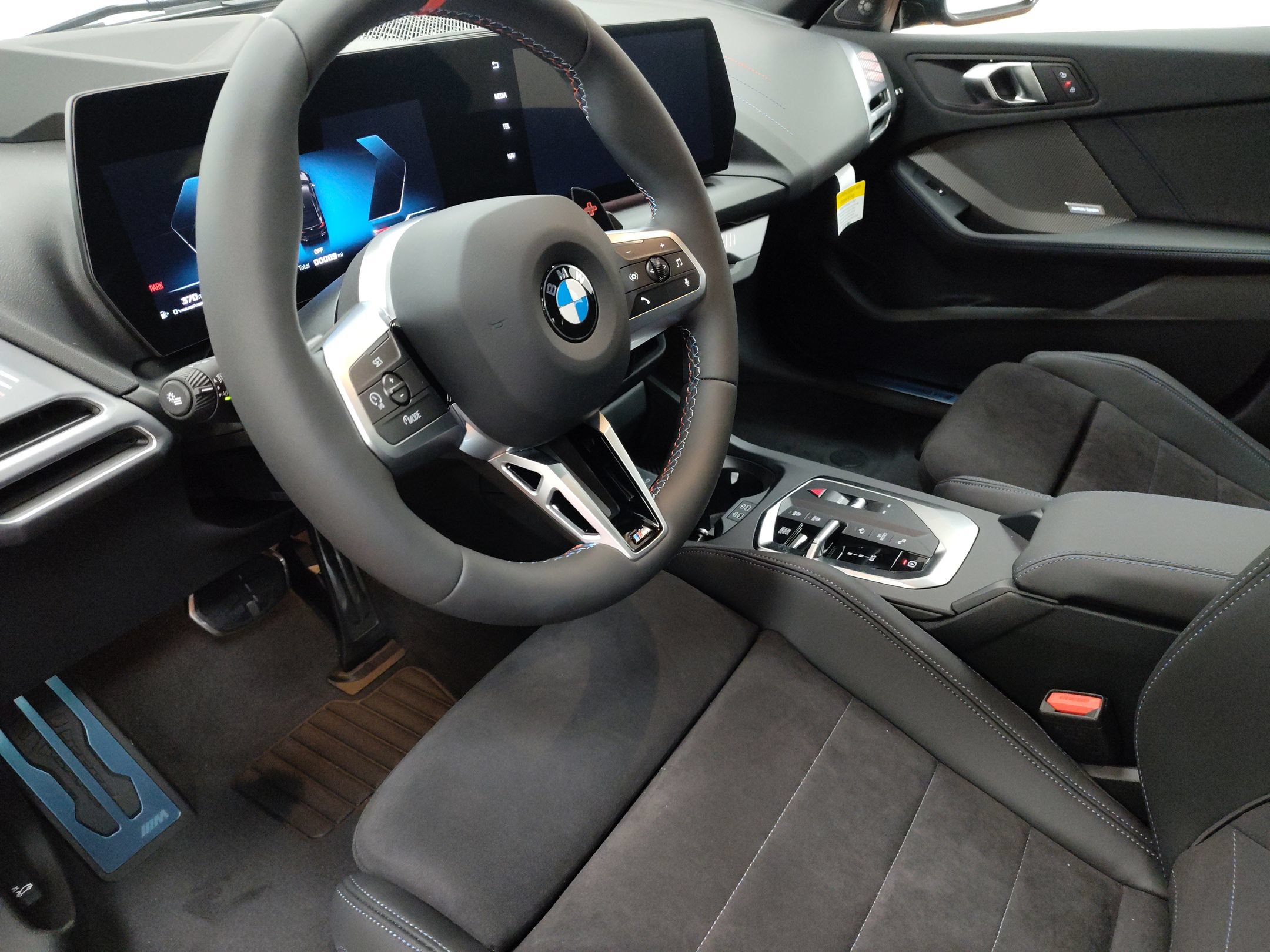Used 2026 BMW M235i xDrive w/ Technology Package AWD/4WD image 4