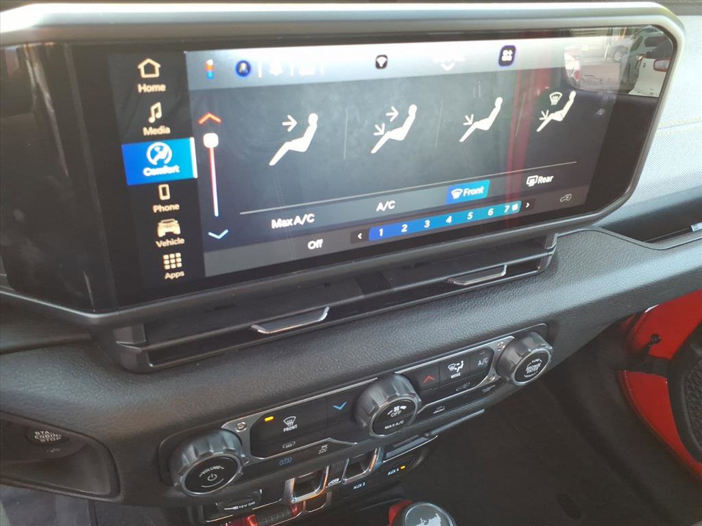 Used 2025 Jeep Wrangler Willys image 32