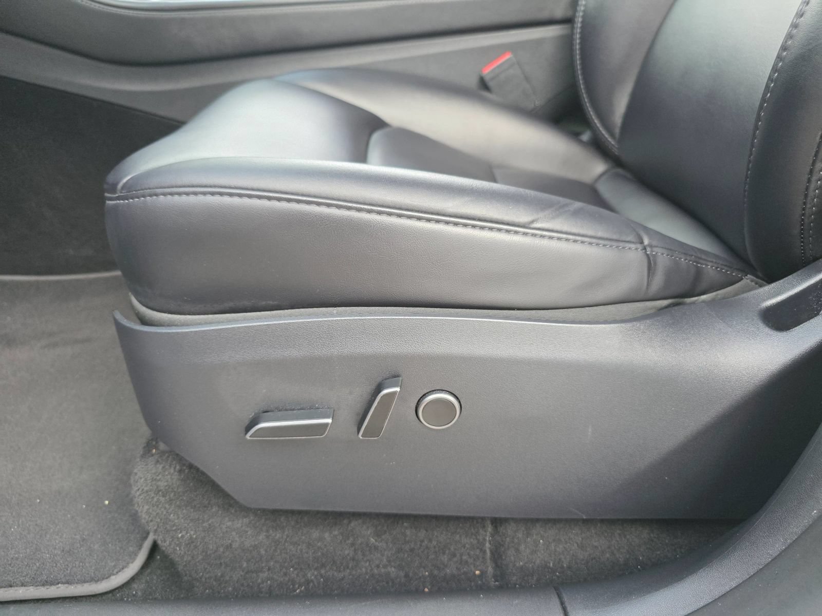 Used 2023 Tesla Model Y Long Range AWD/4WD image 25