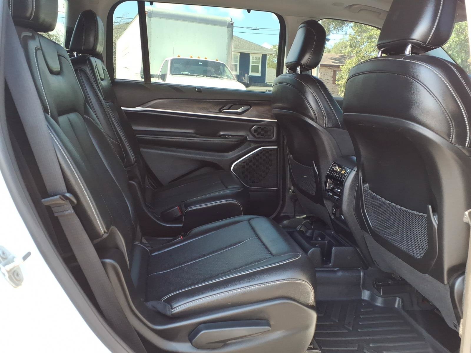Used 2023 Jeep Grand Cherokee L Limited w/ Luxury Tech Group II AWD/4WD image 14