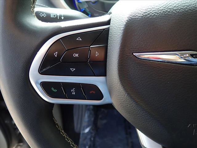 Used 2022 Chrysler Pacifica Touring-L image 16