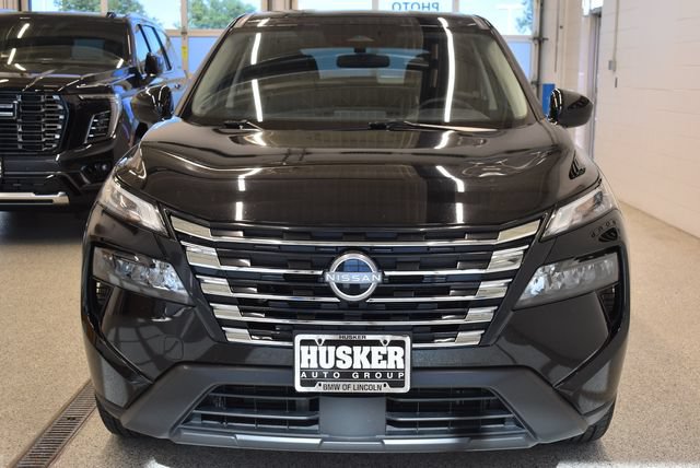 Used 2025 Nissan Rogue SV AWD/4WD image 3