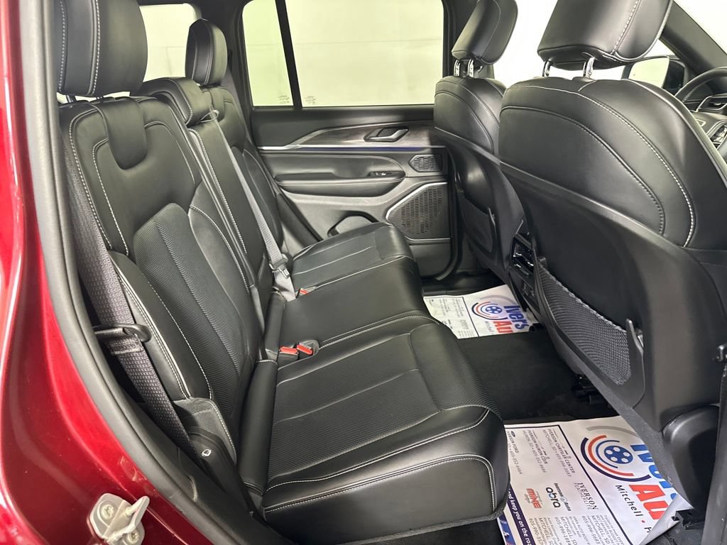 Used 2024 Jeep Grand Cherokee Overland AWD/4WD image 32