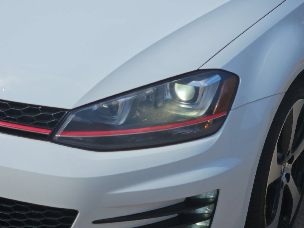 Used 2017 Volkswagen GTI SE FWD image 11