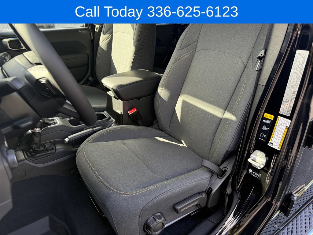 New 2025 Jeep Gladiator Sport AWD/4WD image 15