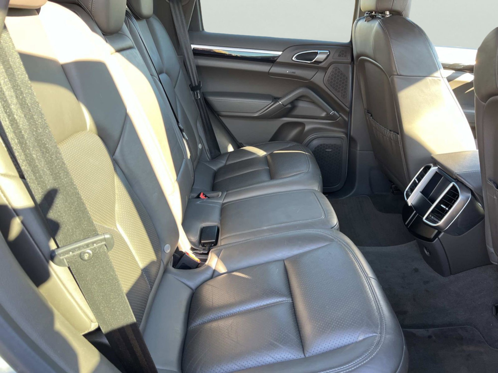 Used 2017 Porsche Cayenne Platinum Edition image 16