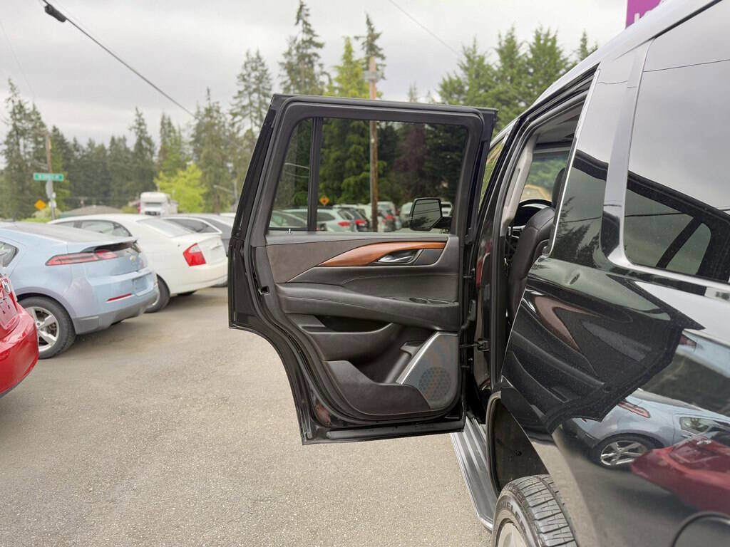 Used 2016 Cadillac Escalade Luxury image 29