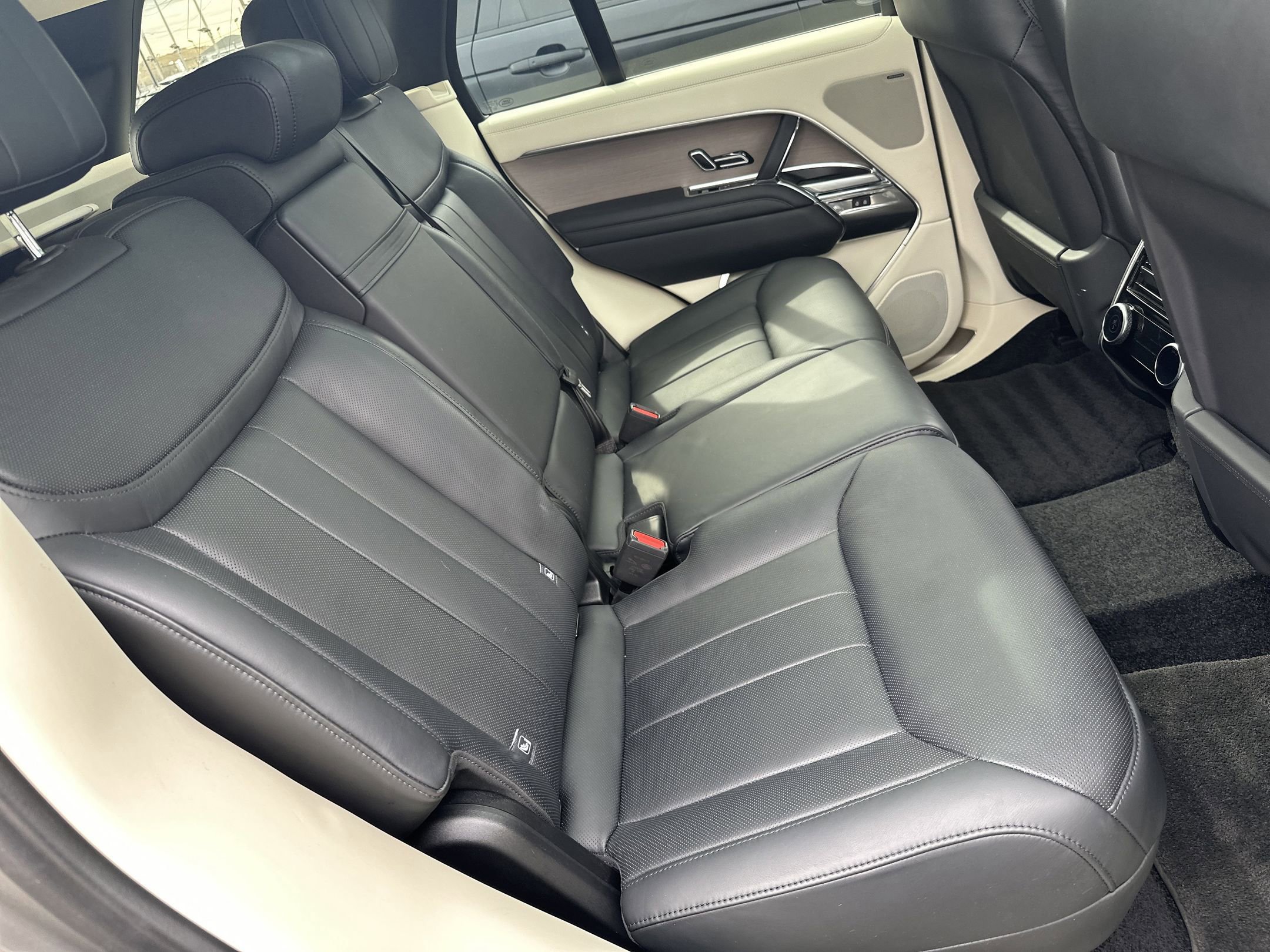 Used 2023 Land Rover Range Rover SE image 18