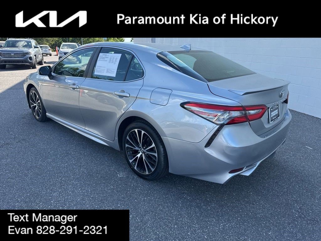 Used 2019 Toyota Camry SE FWD image 5