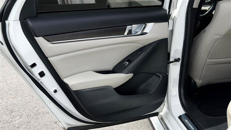 Used 2018 Honda Accord Touring image 43