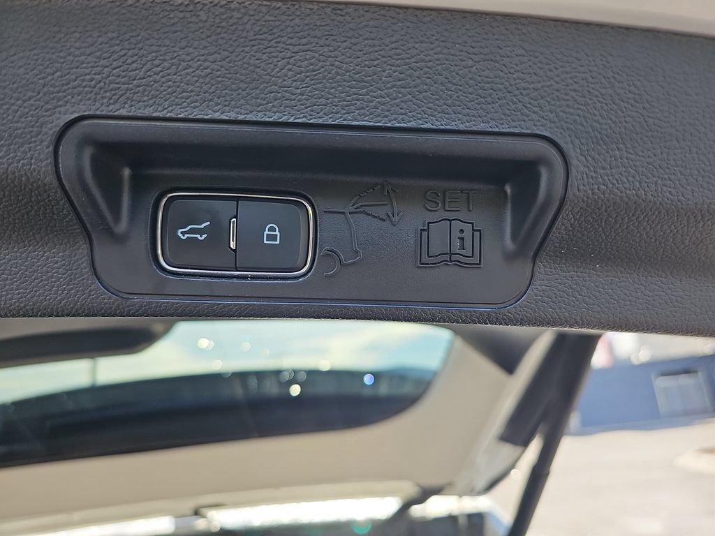 Used 2025 Ford Explorer Active RWD image 33