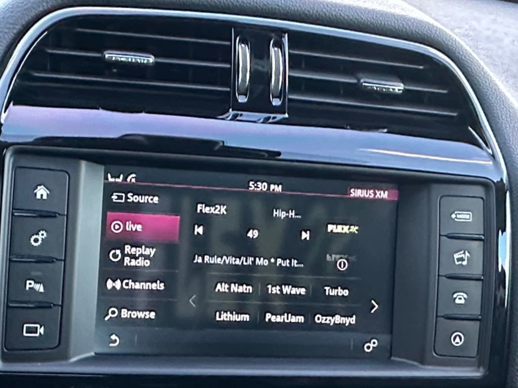 Used 2018 Jaguar XE Premium image 14