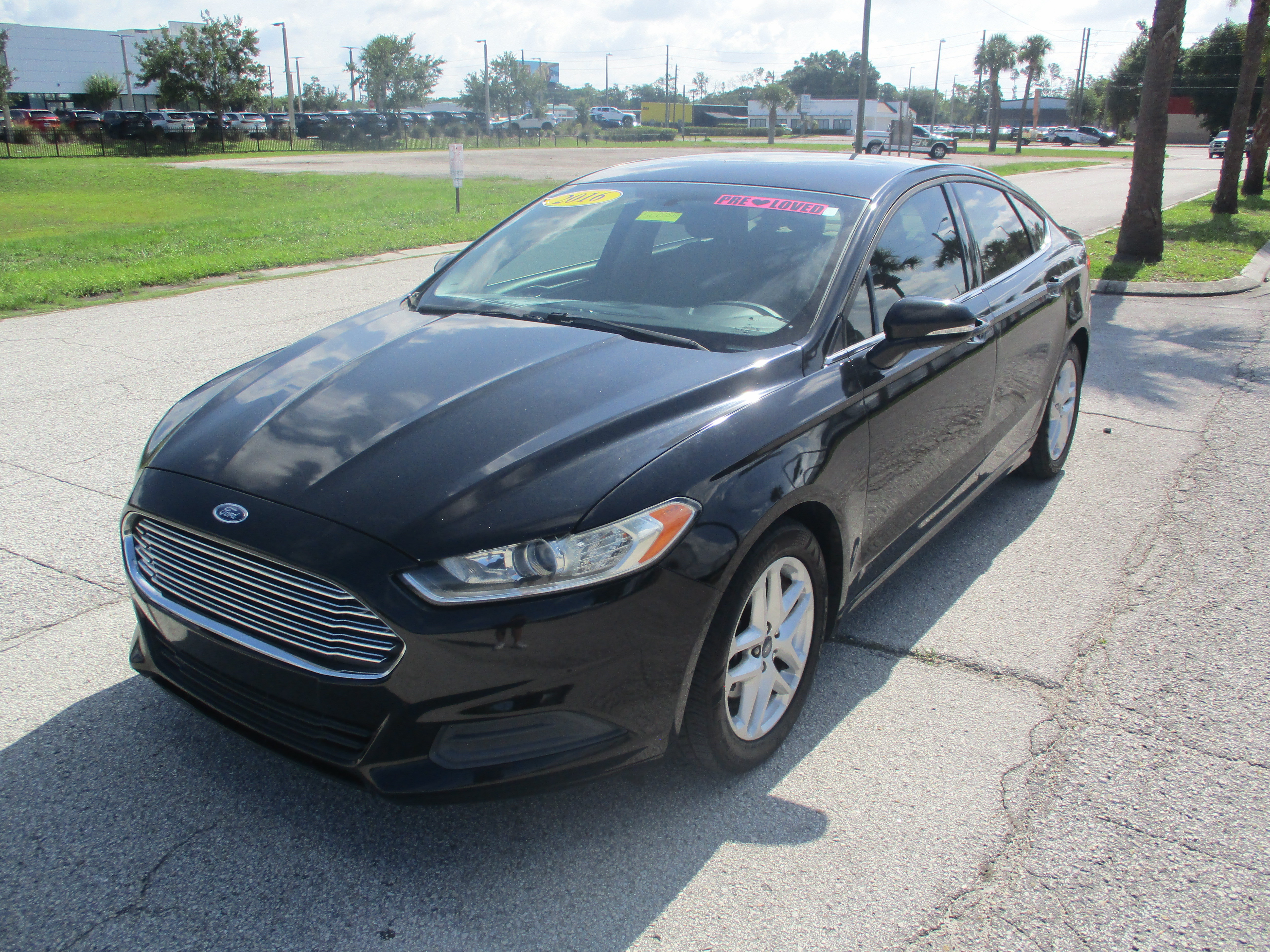 Used 2016 Ford Fusion SE FWD image 3