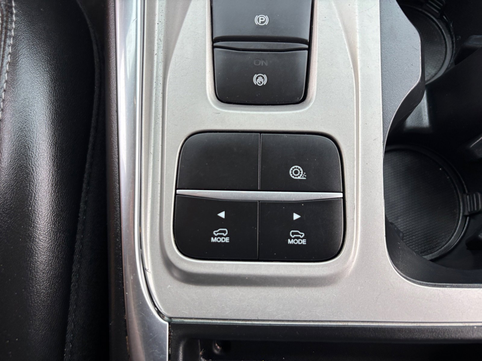 Used 2022 Ford Explorer XLT w/ Equipment Group 202A image 30