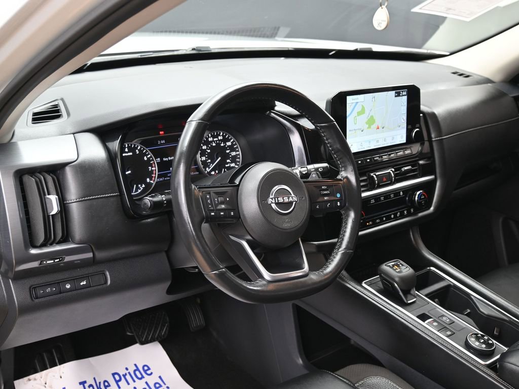Used 2023 Nissan Pathfinder SL w/ Black Appearance Package image 18