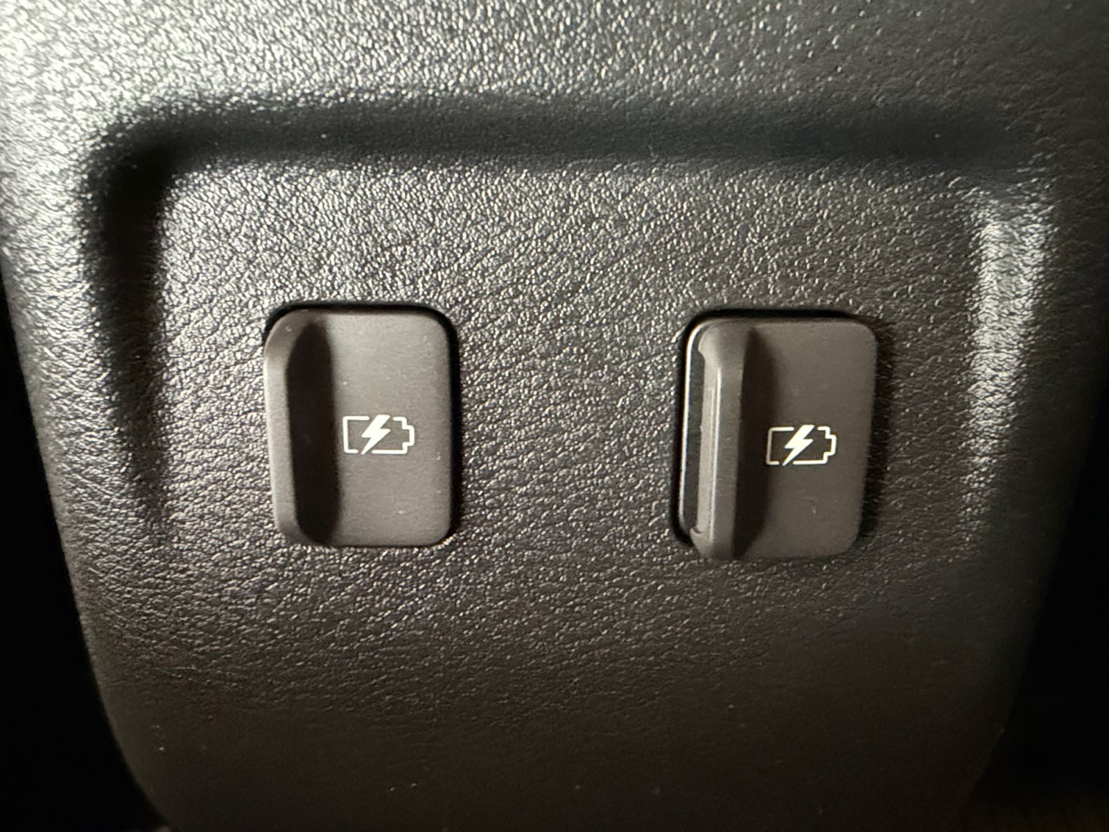 Used 2024 Nissan Kicks SV w/ Exterior Package FWD image 30
