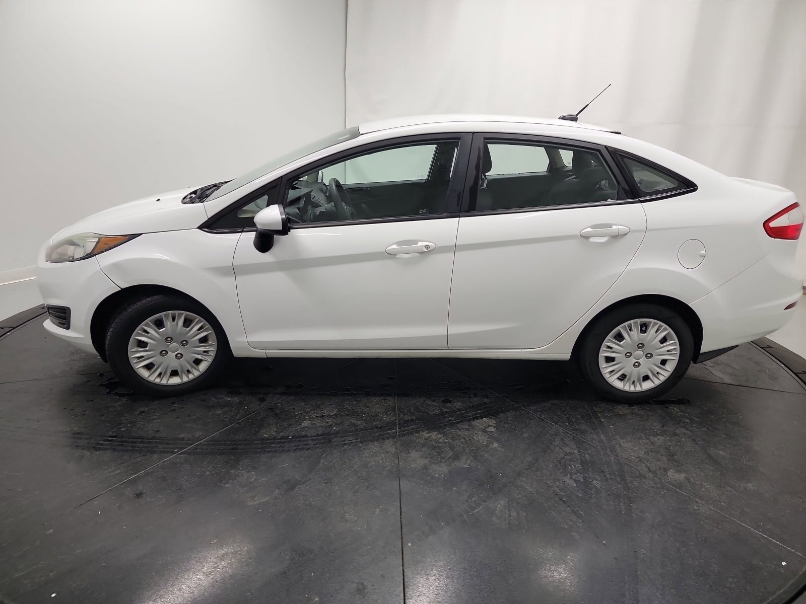 Used 2016 Ford Fiesta S image 4