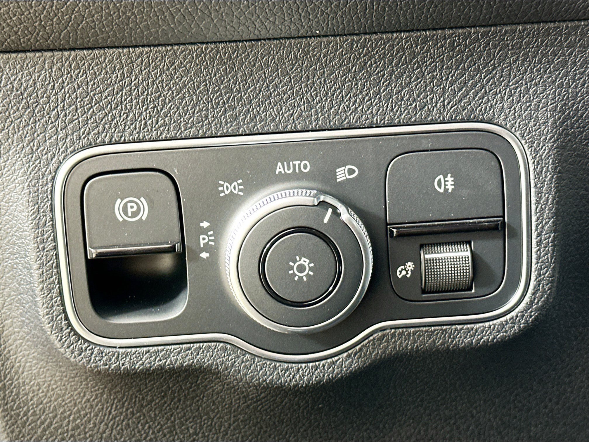 Used 2026 Mercedes-Benz GLB 250 4MATIC image 10