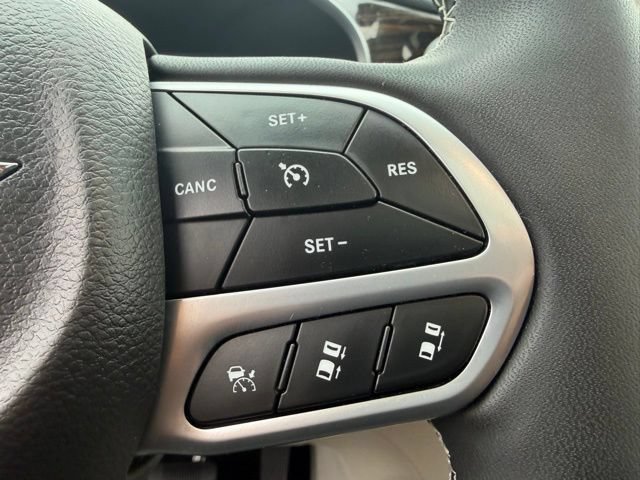 Certified 2024 Chrysler Pacifica Limited FWD image 19