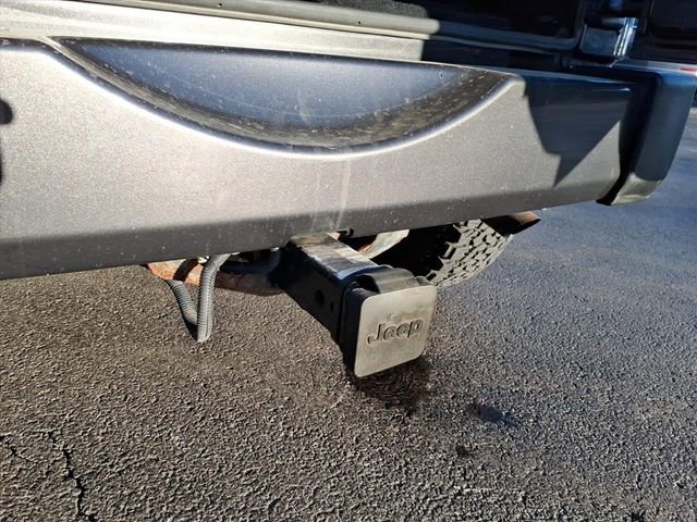 Used 2018 Jeep Wrangler Unlimited Sahara w/ Connectivity Group image 22