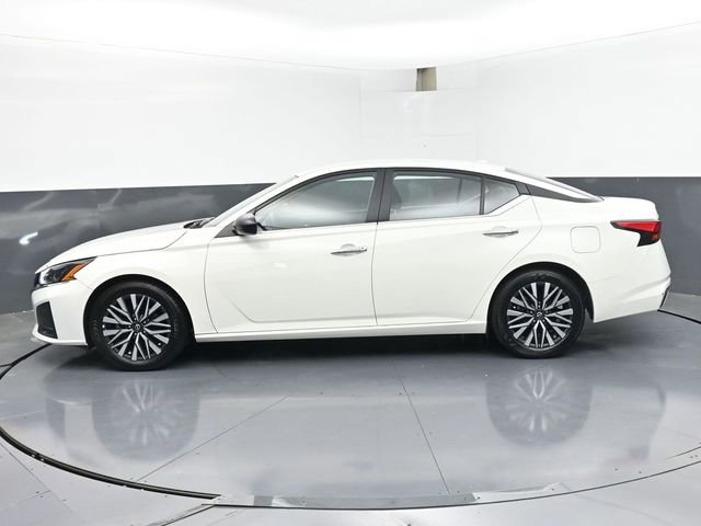 Used 2025 Nissan Altima 2.5 SV FWD image 4