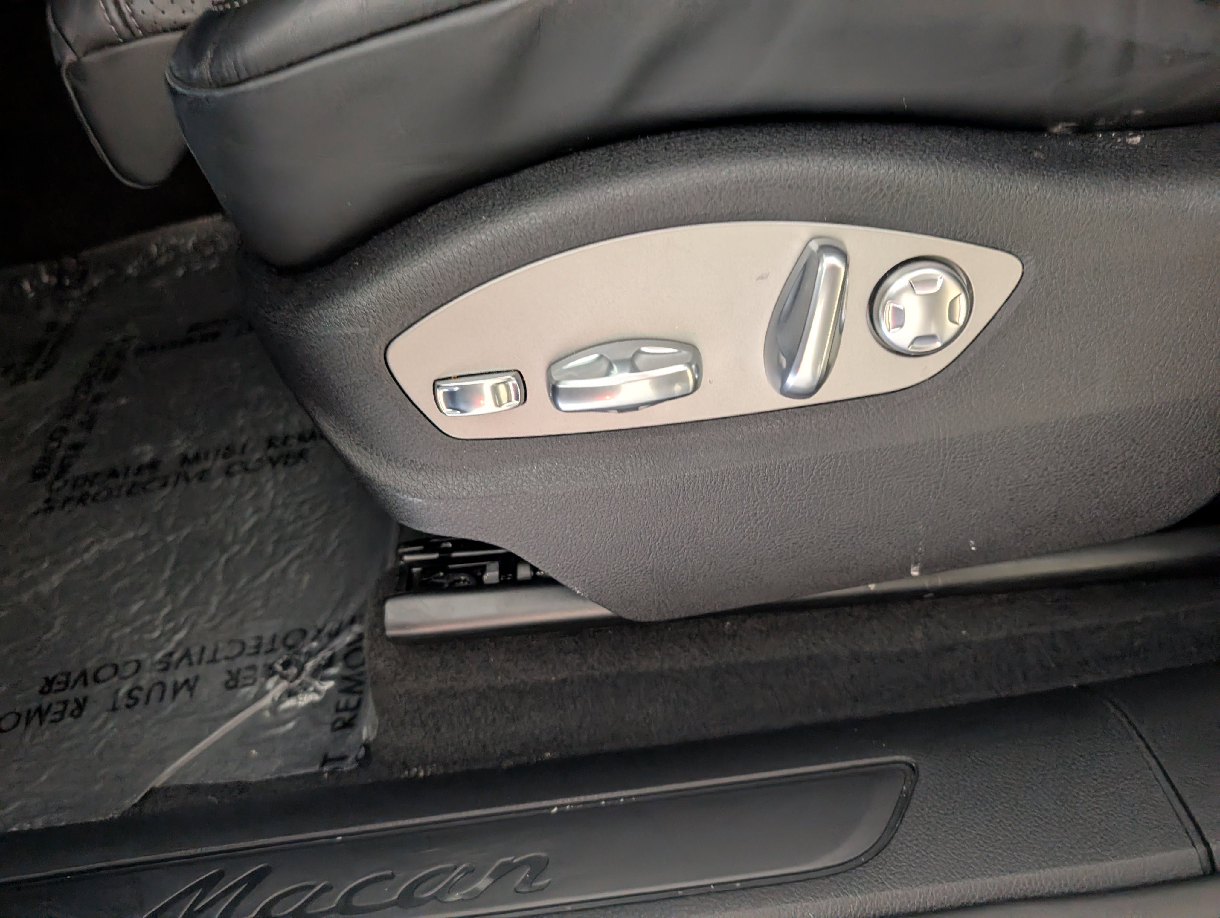 Used 2025 Porsche Macan image 31