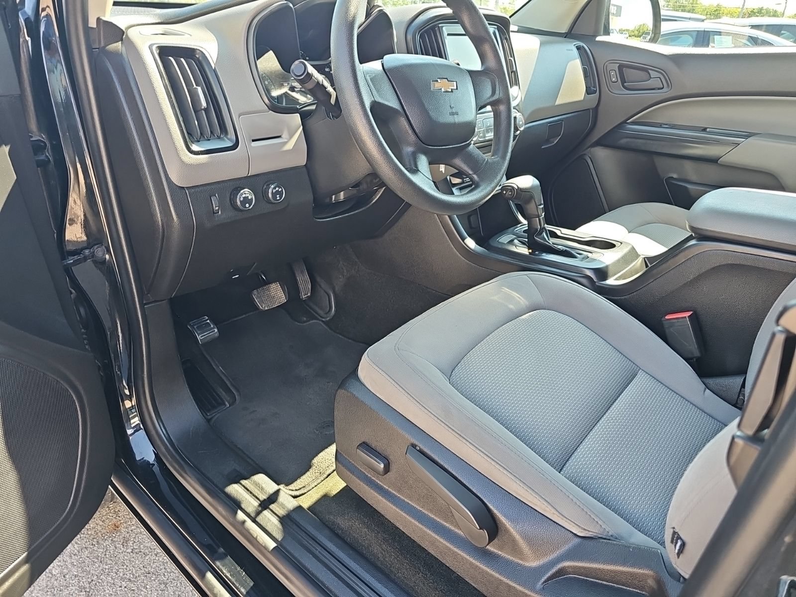 Used 2018 Chevrolet Colorado W/T w/ Custom Special Edition AWD/4WD image 12