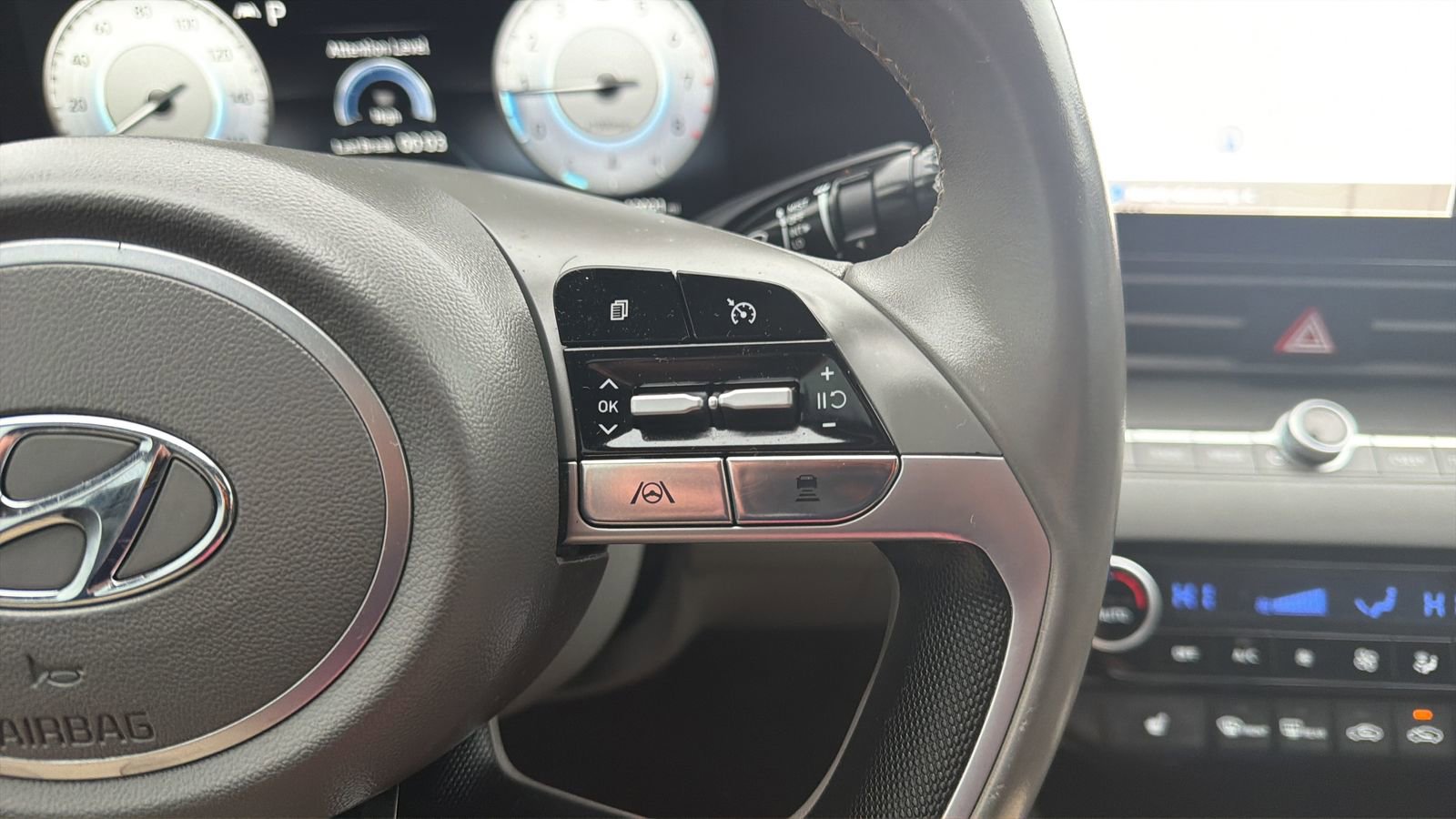 Used 2023 Hyundai Elantra SEL w/ Convenience Package image 19