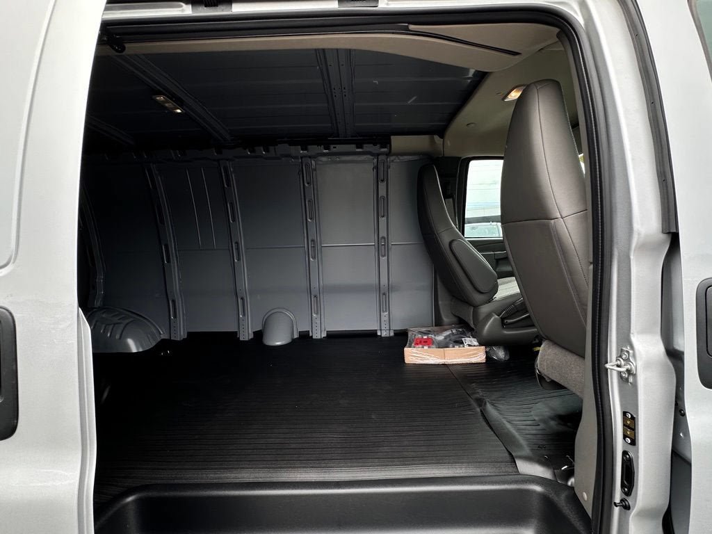 New 2026 GMC Savana 2500 Extended w/ Driver Convenience Package RWD image 20
