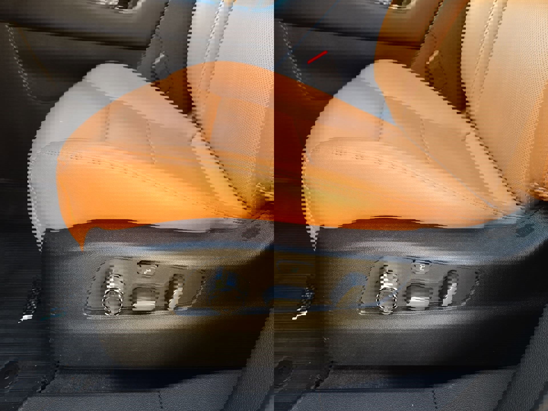 Used 2023 Cadillac XT4 Premium Luxury w/ Technology Package image 17