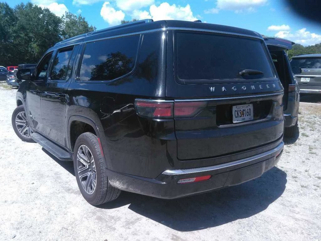 Used 2024 Jeep Wagoneer L Series II RWD image 2