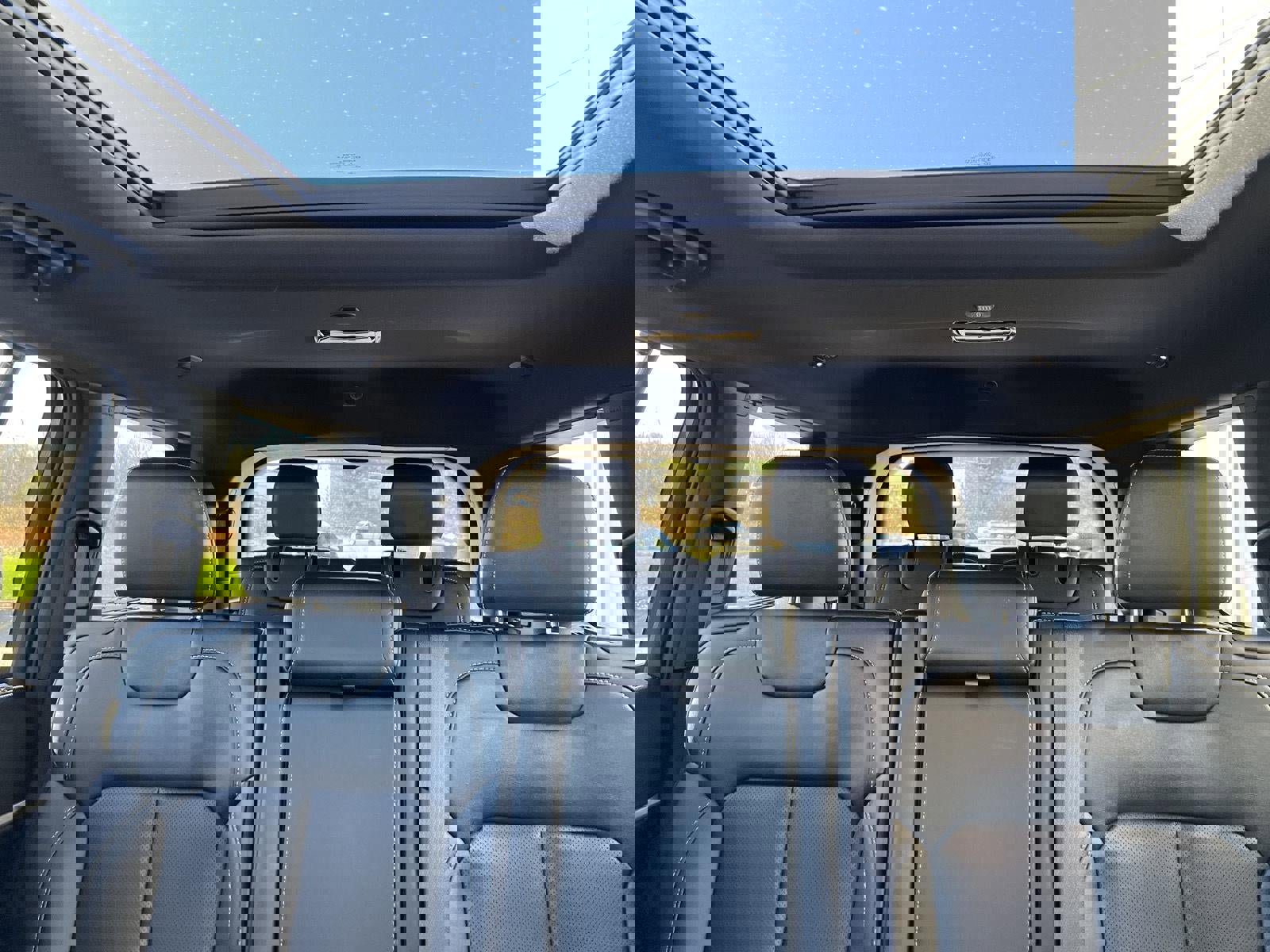 Used 2025 Jeep Grand Cherokee L Limited w/ Luxury Tech Group II image 27