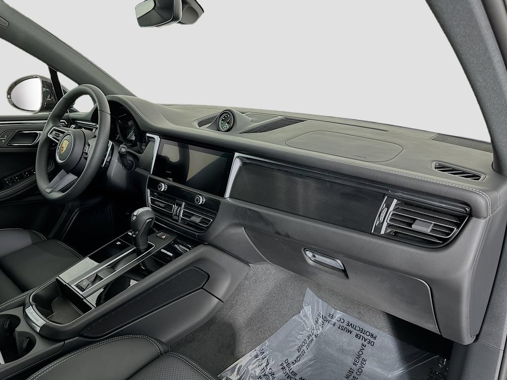 New 2026 Porsche Macan GTS AWD/4WD image 32