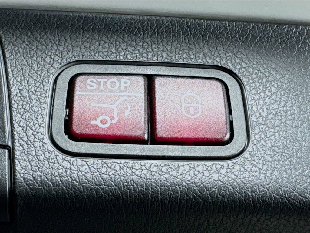 Used 2021 Mercedes-Benz GLB 250 image 30