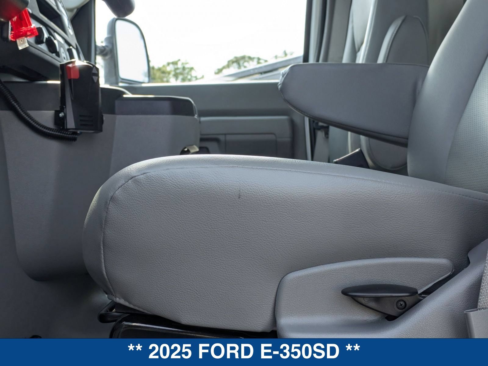 New 2025 Ford E-350 and Econoline 350 Super Duty w/ Power Equipment Group RWD image 20