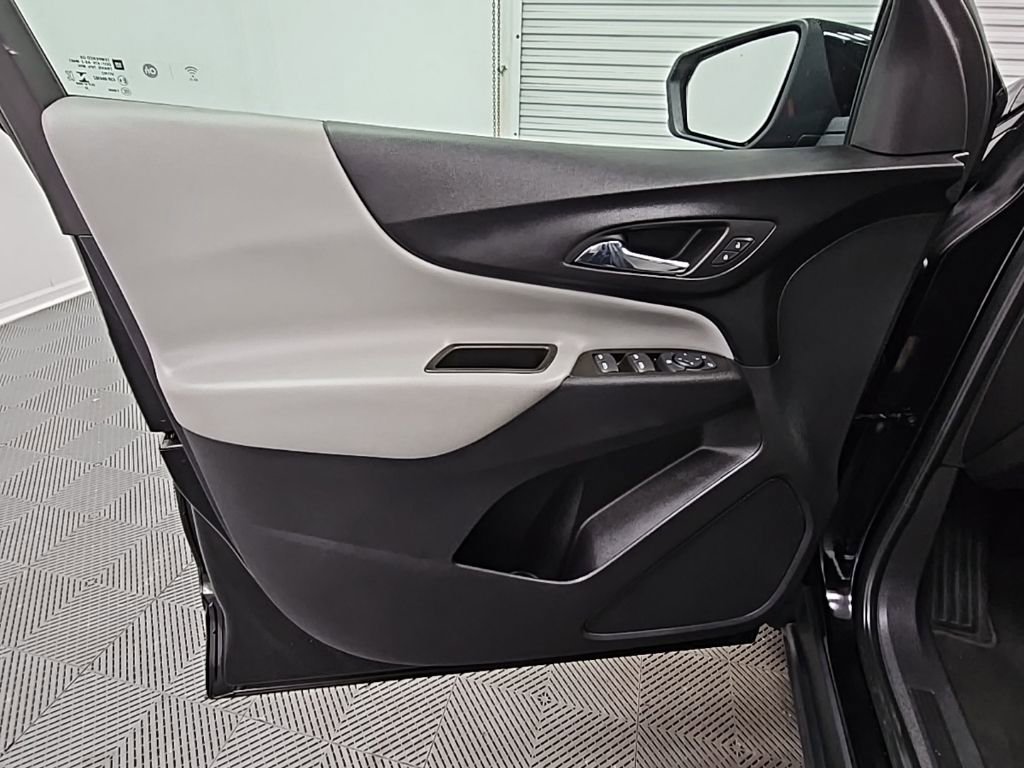 Used 2023 Chevrolet Equinox LS w/ Midnight Edition image 28