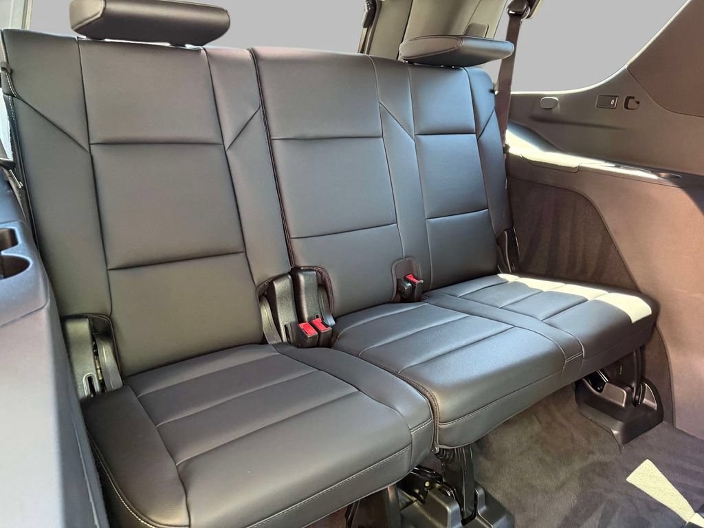 Used 2024 Cadillac Escalade Luxury AWD/4WD image 17