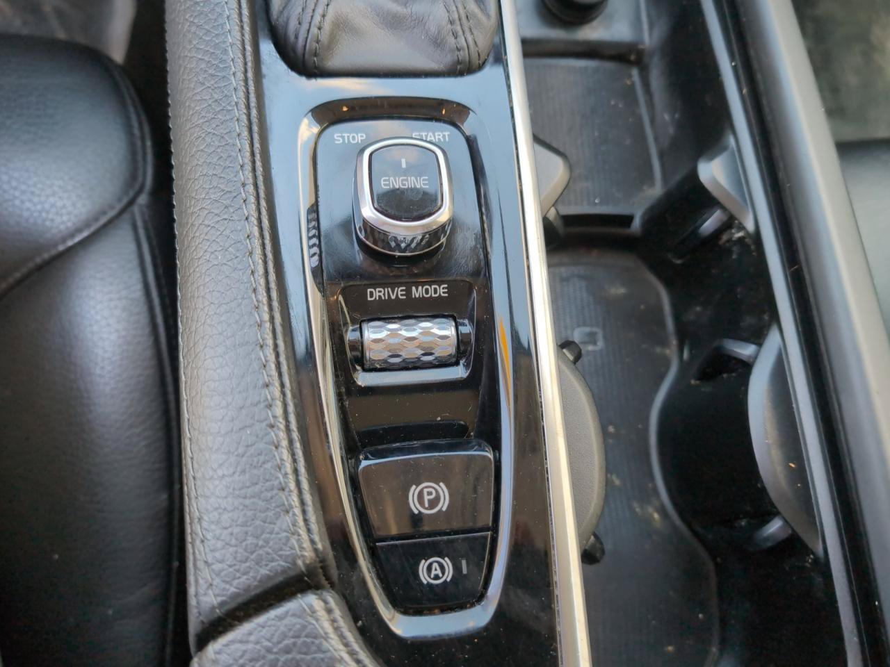 Used 2017 Volvo S90 T6 Momentum w/ Climate Package AWD/4WD image 20