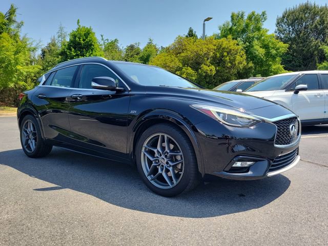 Used 2018 INFINITI QX30 Premium w/ Navigation Package FWD image 3