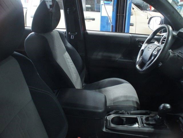Used 2020 Toyota Tacoma TRD Off-Road image 10