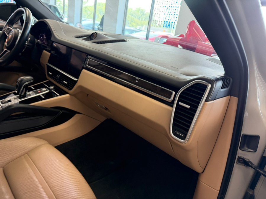 Used 2023 Porsche Cayenne Platinum Edition AWD/4WD image 49